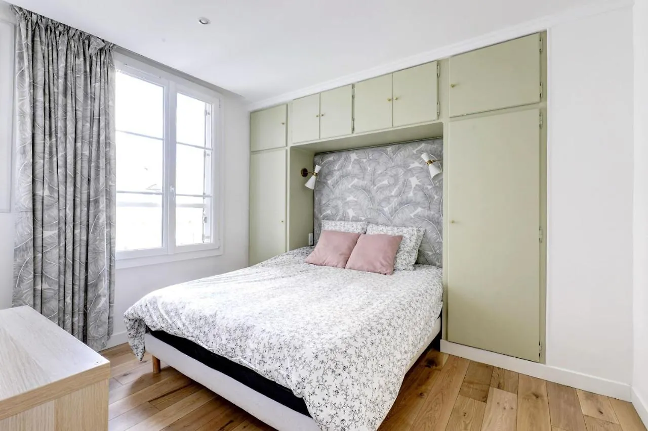 Tuileries - Louvre City Apartment