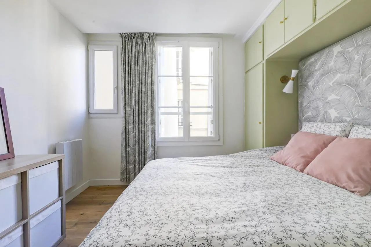 Tuileries - Louvre City Apartment
